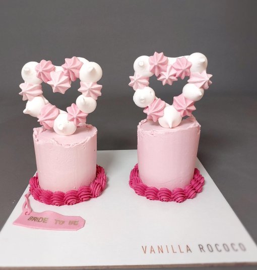 Meringue Heart Mini Cake