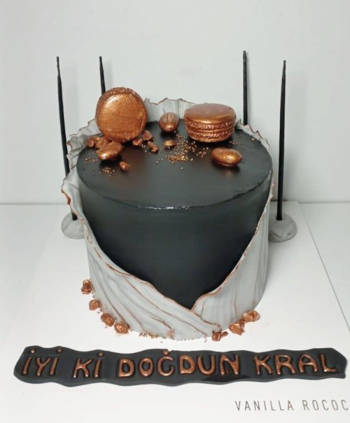Dark Crown Cake